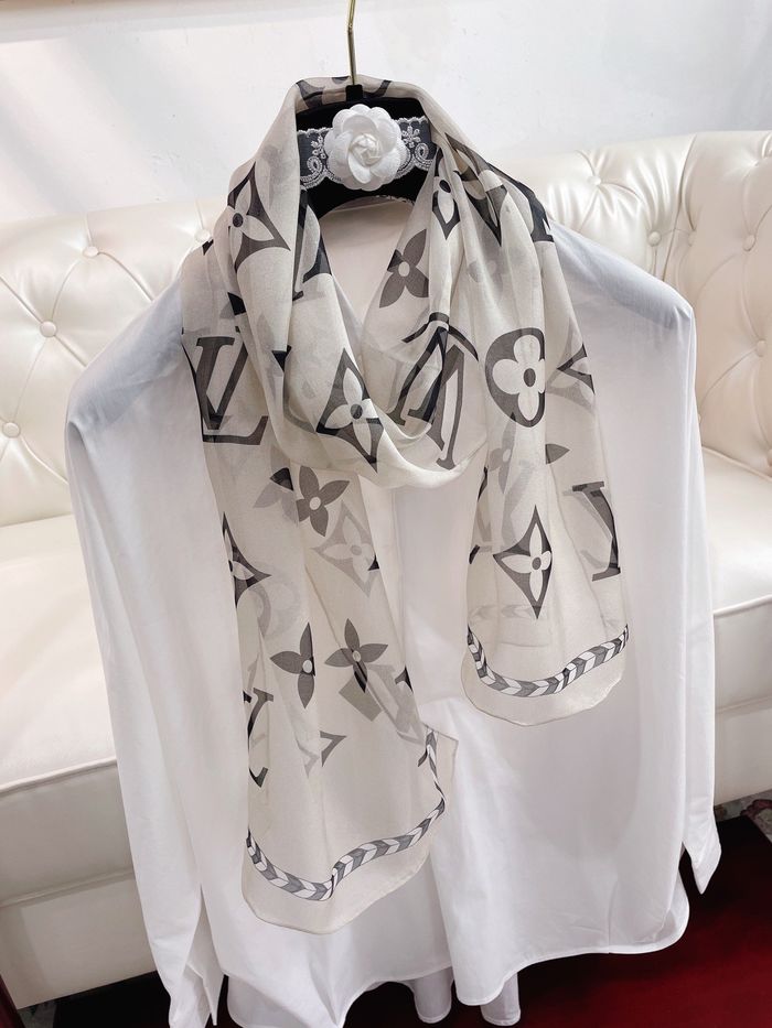 Louis Vuitton Scarf LVS00016